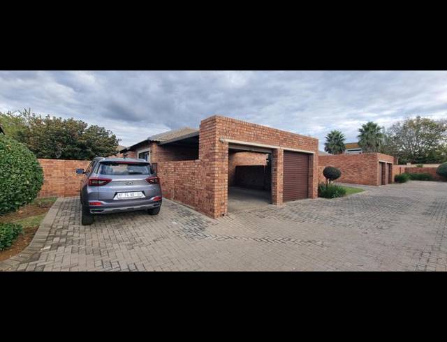 3 BEDROOM TOWNHOUSE FOR SALE IN CELTISDAL